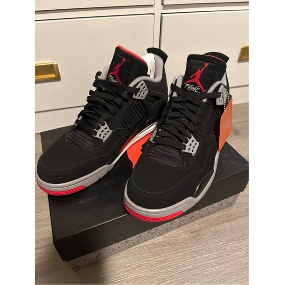 Jordan 4 Retro Bred 2019 SIZE 10.5 DS OG ALL - Picture 4 of 15